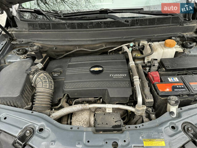 Серый Шевроле Каптива, объемом двигателя 2.2 л и пробегом 220 тыс. км за 11000 $, фото 6 на Automoto.ua