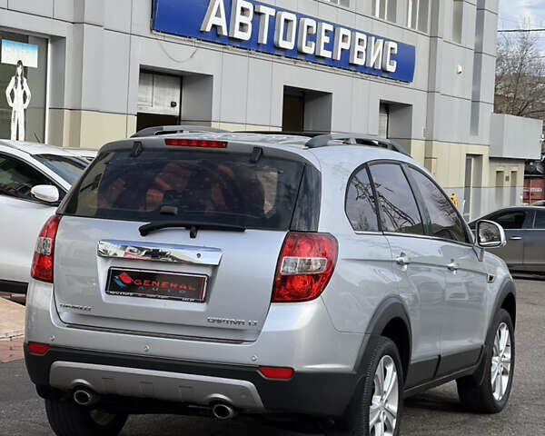 Серый Шевроле Каптива, объемом двигателя 2.2 л и пробегом 150 тыс. км за 12500 $, фото 5 на Automoto.ua