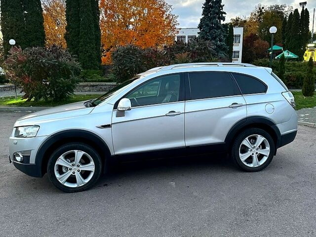 Серый Шевроле Каптива, объемом двигателя 2.2 л и пробегом 285 тыс. км за 10500 $, фото 3 на Automoto.ua