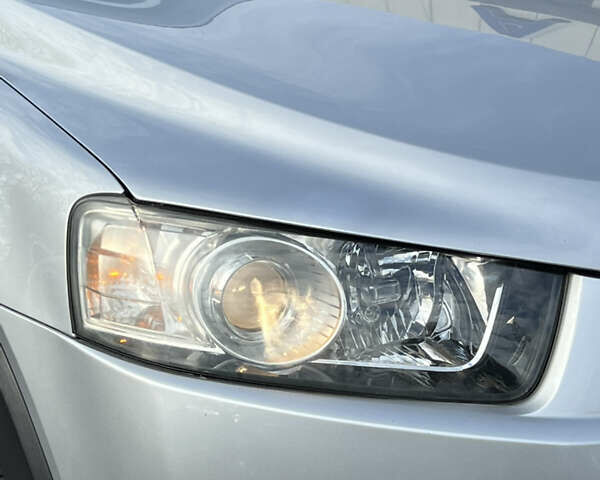 Серый Шевроле Каптива, объемом двигателя 2.2 л и пробегом 150 тыс. км за 12500 $, фото 7 на Automoto.ua