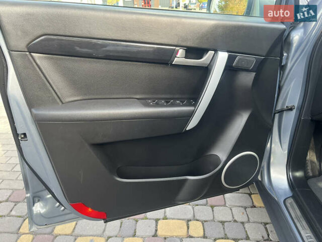 Серый Шевроле Каптива, объемом двигателя 2.2 л и пробегом 209 тыс. км за 12500 $, фото 19 на Automoto.ua