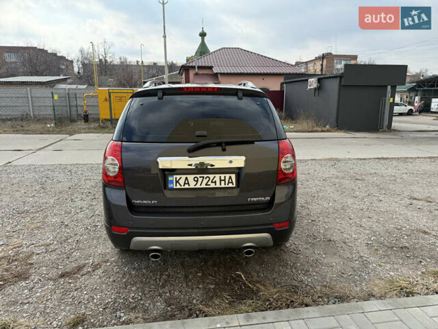 Серый Шевроле Каптива, объемом двигателя 2.38 л и пробегом 223 тыс. км за 9500 $, фото 4 на Automoto.ua