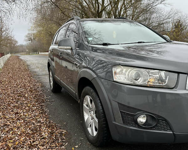 Серый Шевроле Каптива, объемом двигателя 2.2 л и пробегом 220 тыс. км за 11000 $, фото 3 на Automoto.ua