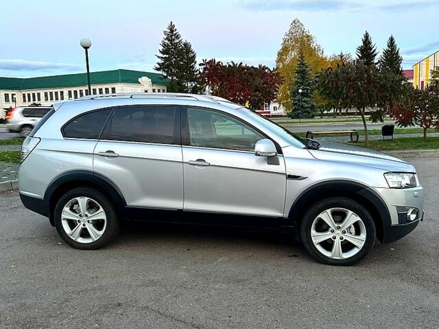 Серый Шевроле Каптива, объемом двигателя 2.2 л и пробегом 285 тыс. км за 10500 $, фото 4 на Automoto.ua