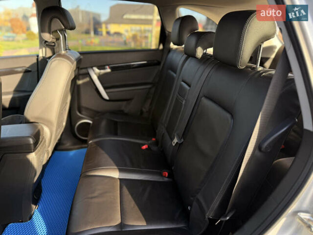 Сірий Шевроле Каптіва, об'ємом двигуна 2.41 л та пробігом 147 тис. км за 13500 $, фото 22 на Automoto.ua