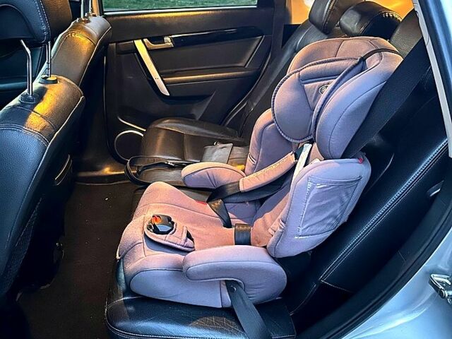 Серый Шевроле Каптива, объемом двигателя 2.2 л и пробегом 285 тыс. км за 10500 $, фото 9 на Automoto.ua