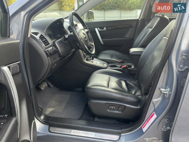 Серый Шевроле Каптива, объемом двигателя 2.2 л и пробегом 209 тыс. км за 12500 $, фото 12 на Automoto.ua