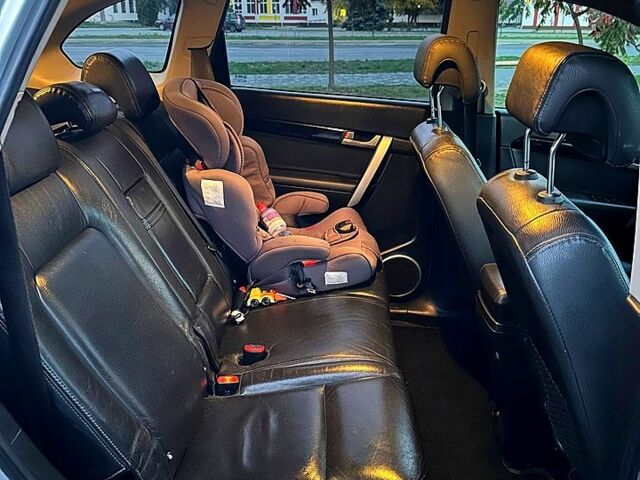 Серый Шевроле Каптива, объемом двигателя 2.2 л и пробегом 285 тыс. км за 10500 $, фото 10 на Automoto.ua