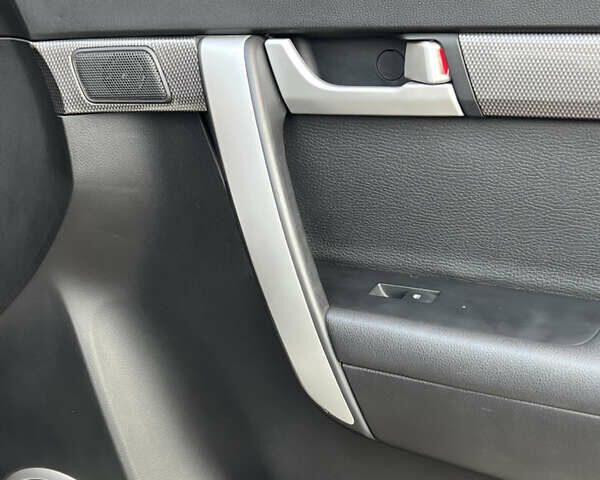 Серый Шевроле Каптива, объемом двигателя 2.2 л и пробегом 150 тыс. км за 12500 $, фото 21 на Automoto.ua