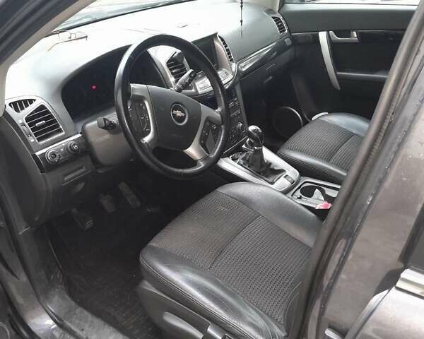 Серый Шевроле Каптива, объемом двигателя 2.2 л и пробегом 273 тыс. км за 10199 $, фото 14 на Automoto.ua