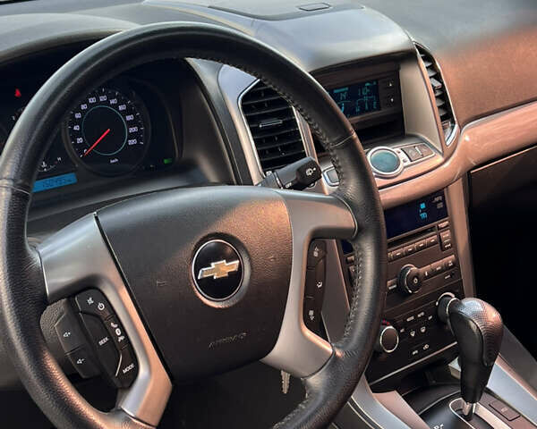 Серый Шевроле Каптива, объемом двигателя 2.2 л и пробегом 150 тыс. км за 12500 $, фото 36 на Automoto.ua