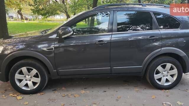 Серый Шевроле Каптива, объемом двигателя 2.2 л и пробегом 235 тыс. км за 12000 $, фото 4 на Automoto.ua
