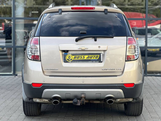 Серый Шевроле Каптива, объемом двигателя 3 л и пробегом 163 тыс. км за 13100 $, фото 4 на Automoto.ua