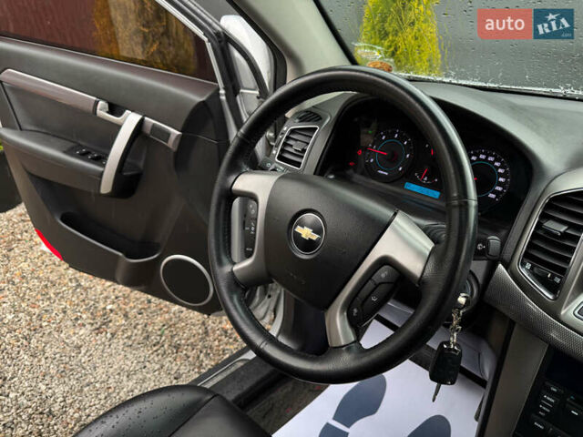 Серый Шевроле Каптива, объемом двигателя 2.2 л и пробегом 150 тыс. км за 11500 $, фото 28 на Automoto.ua