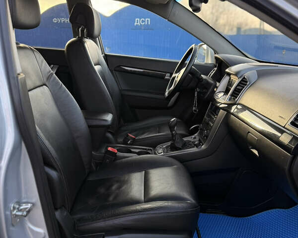 Сірий Шевроле Каптіва, об'ємом двигуна 2.41 л та пробігом 147 тис. км за 13500 $, фото 17 на Automoto.ua