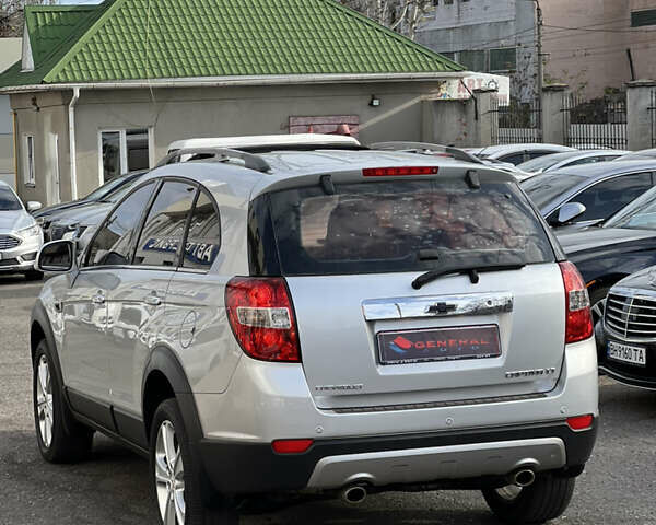 Серый Шевроле Каптива, объемом двигателя 2.2 л и пробегом 150 тыс. км за 12500 $, фото 6 на Automoto.ua