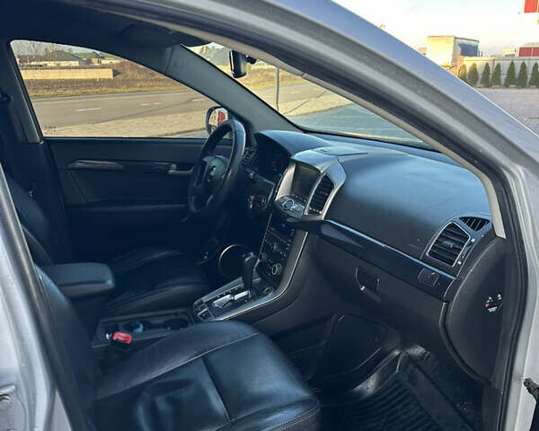 Серый Шевроле Каптива, объемом двигателя 2.23 л и пробегом 258 тыс. км за 10400 $, фото 7 на Automoto.ua