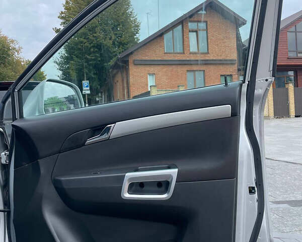 Сірий Шевроле Каптіва, об'ємом двигуна 2.38 л та пробігом 170 тис. км за 8300 $, фото 17 на Automoto.ua