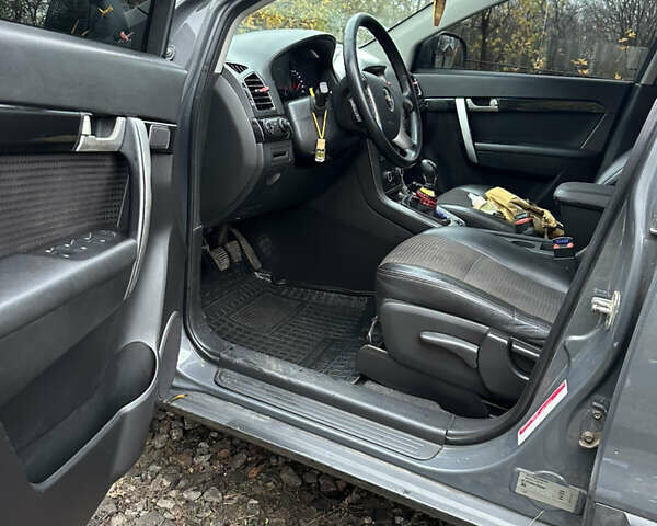 Серый Шевроле Каптива, объемом двигателя 2.2 л и пробегом 220 тыс. км за 11000 $, фото 8 на Automoto.ua