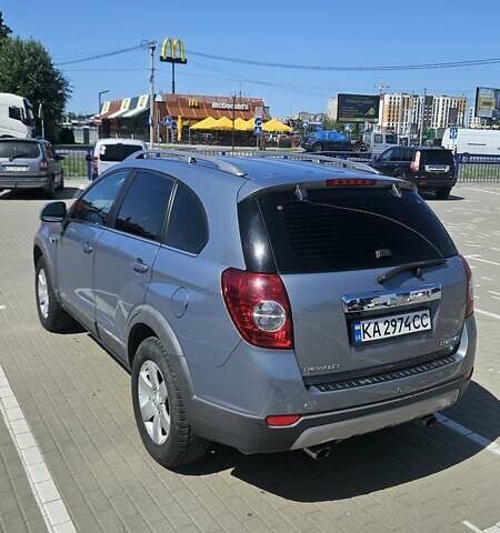 Сірий Шевроле Каптіва, об'ємом двигуна 2.4 л та пробігом 203 тис. км за 9400 $, фото 2 на Automoto.ua