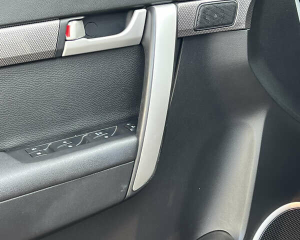 Серый Шевроле Каптива, объемом двигателя 2.2 л и пробегом 150 тыс. км за 12500 $, фото 38 на Automoto.ua