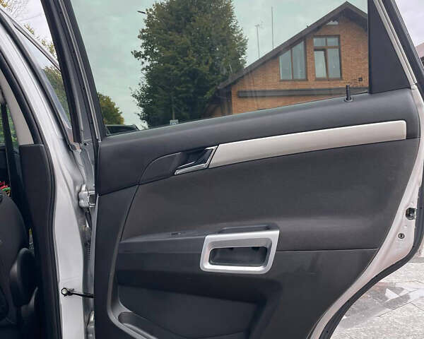 Сірий Шевроле Каптіва, об'ємом двигуна 2.38 л та пробігом 170 тис. км за 8300 $, фото 16 на Automoto.ua