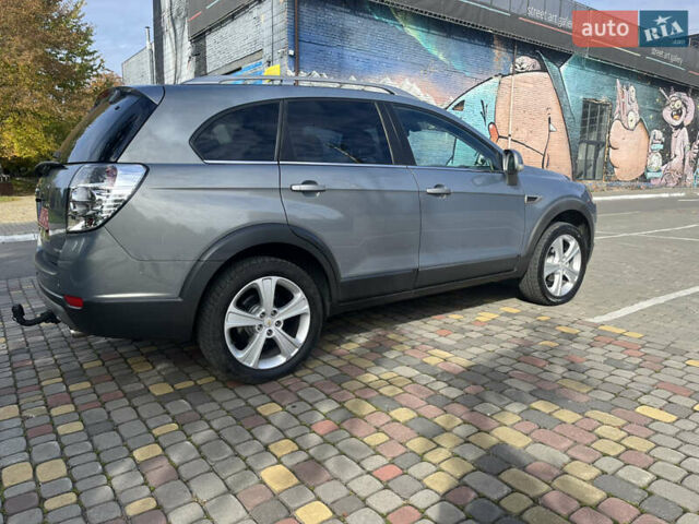 Серый Шевроле Каптива, объемом двигателя 2.2 л и пробегом 209 тыс. км за 12500 $, фото 6 на Automoto.ua
