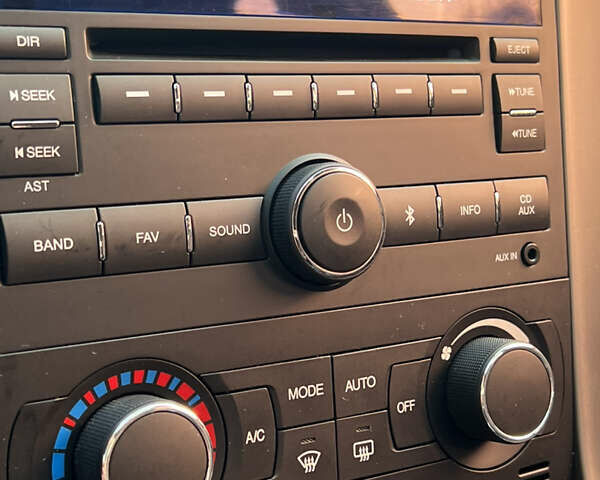 Серый Шевроле Каптива, объемом двигателя 2.2 л и пробегом 150 тыс. км за 12500 $, фото 28 на Automoto.ua