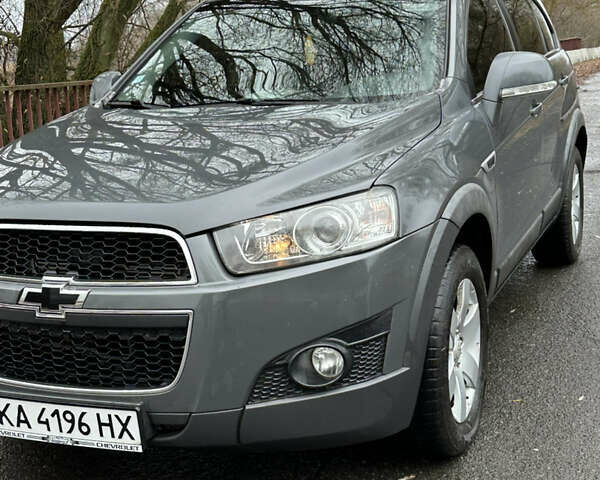 Серый Шевроле Каптива, объемом двигателя 2.2 л и пробегом 220 тыс. км за 11000 $, фото 5 на Automoto.ua