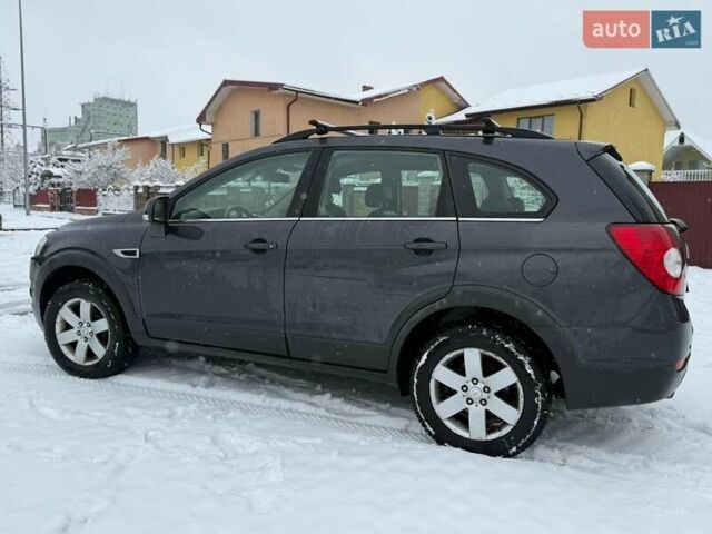 Серый Шевроле Каптива, объемом двигателя 2.2 л и пробегом 270 тыс. км за 8999 $, фото 4 на Automoto.ua
