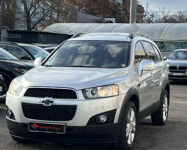 Серый Шевроле Каптива, объемом двигателя 2.2 л и пробегом 150 тыс. км за 12500 $, фото 1 на Automoto.ua