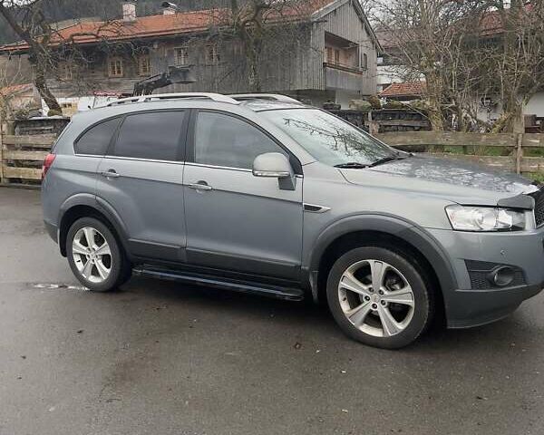Серый Шевроле Каптива, объемом двигателя 2 л и пробегом 122 тыс. км за 11735 $, фото 1 на Automoto.ua