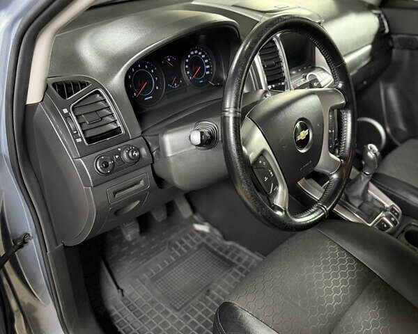 Шевроле Каптива 2013 в Полтаве на Automoto.ua Серый Шевроле Каптива, объемом двигателя 2.38 л и пробегом 168 тыс. км за 10900 $, фото 42 на Automoto.ua