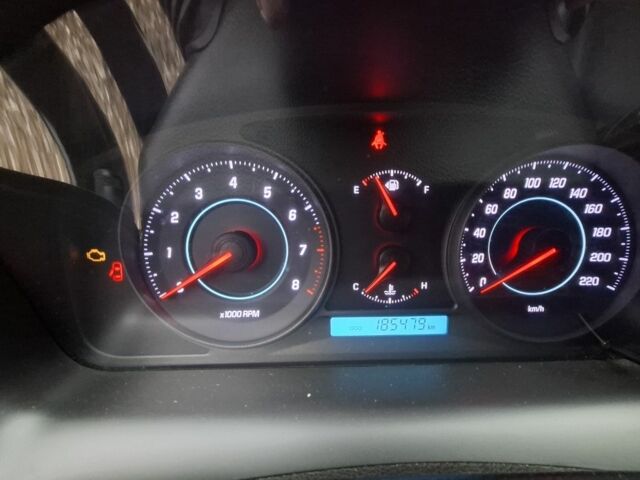 Сірий Шевроле Каптіва, об'ємом двигуна 2.4 л та пробігом 185 тис. км за 12500 $, фото 3 на Automoto.ua