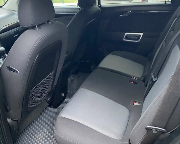 Серый Шевроле Каптива, объемом двигателя 2.38 л и пробегом 238 тыс. км за 10500 $, фото 12 на Automoto.ua