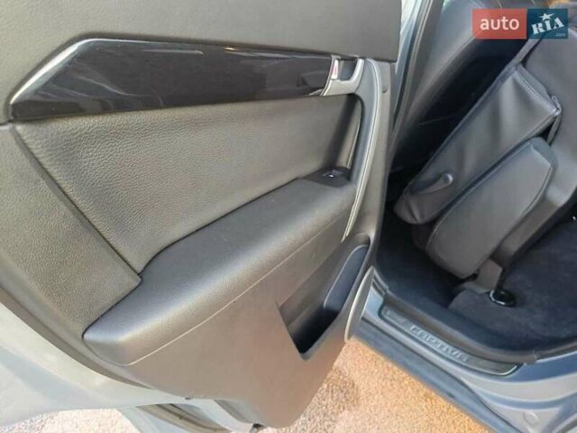 Сірий Шевроле Каптіва, об'ємом двигуна 2.2 л та пробігом 160 тис. км за 11900 $, фото 4 на Automoto.ua