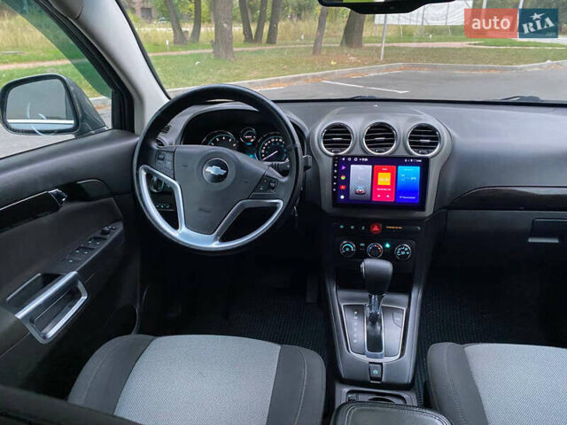 Серый Шевроле Каптива, объемом двигателя 2.4 л и пробегом 238 тыс. км за 9200 $, фото 8 на Automoto.ua