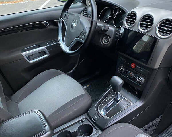 Серый Шевроле Каптива, объемом двигателя 2.4 л и пробегом 238 тыс. км за 9200 $, фото 9 на Automoto.ua