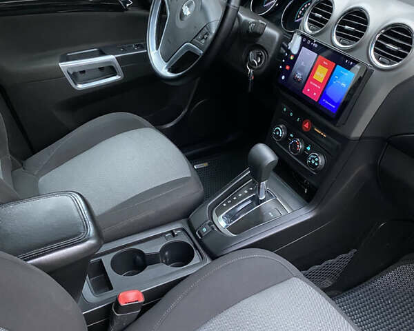 Серый Шевроле Каптива, объемом двигателя 2.38 л и пробегом 238 тыс. км за 10500 $, фото 10 на Automoto.ua