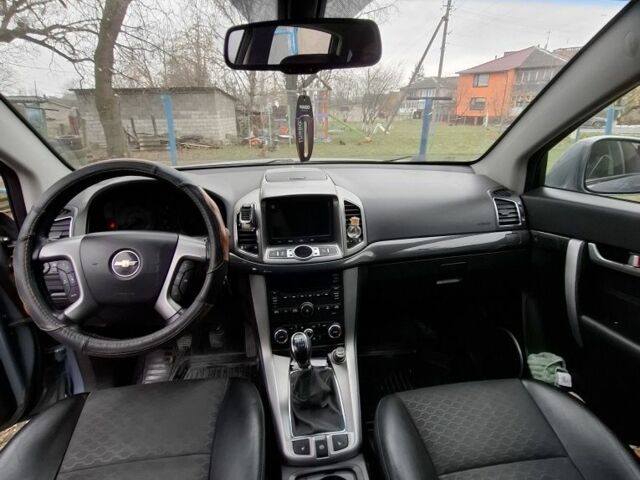 Сірий Шевроле Каптіва, об'ємом двигуна 2.4 л та пробігом 185 тис. км за 12500 $, фото 4 на Automoto.ua