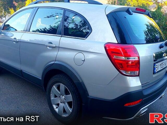Серый Шевроле Каптива, объемом двигателя 2.4 л и пробегом 56 тыс. км за 13500 $, фото 2 на Automoto.ua