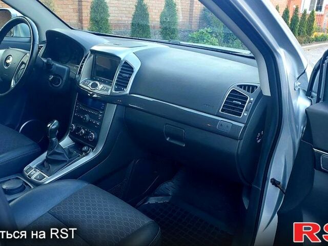 Серый Шевроле Каптива, объемом двигателя 2.4 л и пробегом 56 тыс. км за 13500 $, фото 5 на Automoto.ua