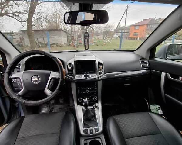 Серый Шевроле Каптива, объемом двигателя 2.4 л и пробегом 185 тыс. км за 12500 $, фото 2 на Automoto.ua