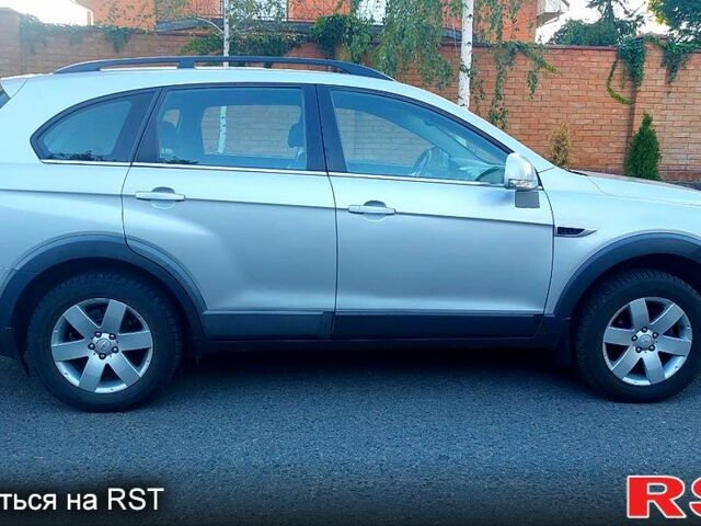 Серый Шевроле Каптива, объемом двигателя 2.4 л и пробегом 56 тыс. км за 13500 $, фото 3 на Automoto.ua