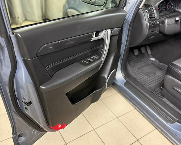 Шевроле Каптива 2013 в Полтаве на Automoto.ua Серый Шевроле Каптива, объемом двигателя 2.38 л и пробегом 168 тыс. км за 10900 $, фото 43 на Automoto.ua