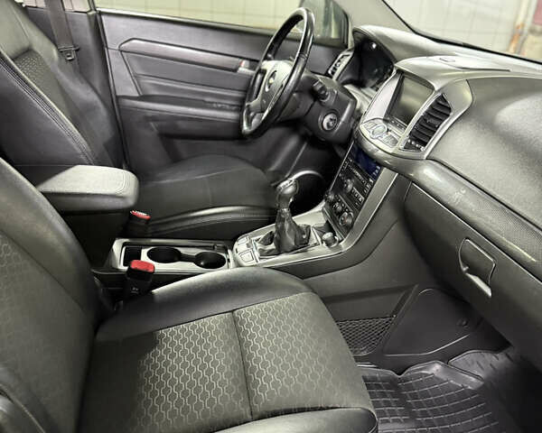 Шевроле Каптива 2013 в Полтаве на Automoto.ua Серый Шевроле Каптива, объемом двигателя 2.38 л и пробегом 168 тыс. км за 10900 $, фото 26 на Automoto.ua