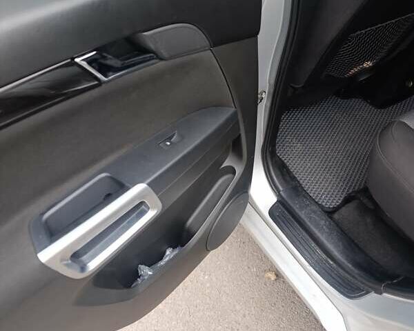 Серый Шевроле Каптива, объемом двигателя 2.38 л и пробегом 230 тыс. км за 10000 $, фото 8 на Automoto.ua