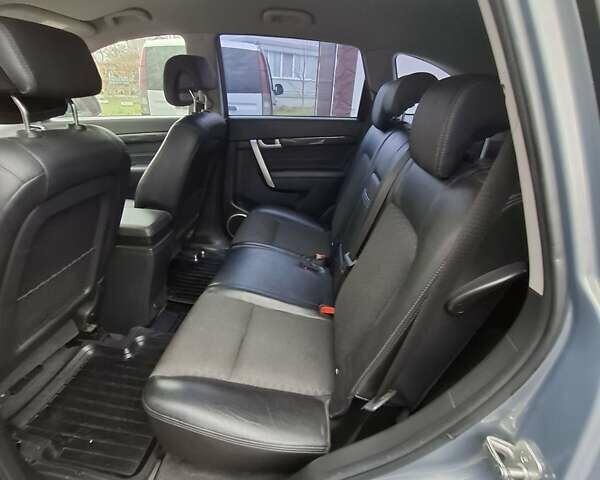 Серый Шевроле Каптива, объемом двигателя 2.4 л и пробегом 185 тыс. км за 12500 $, фото 5 на Automoto.ua