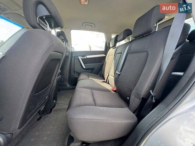 Серый Шевроле Каптива, объемом двигателя 2 л и пробегом 67 тыс. км за 13500 $, фото 17 на Automoto.ua