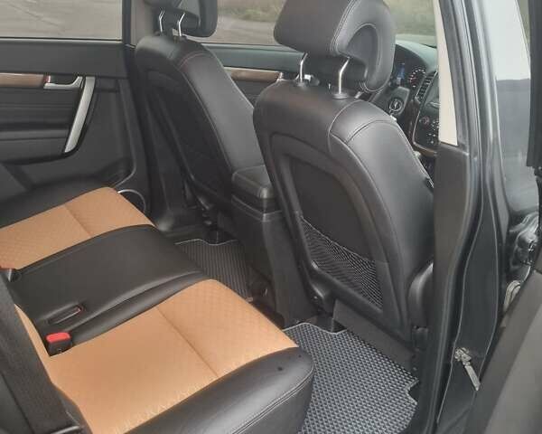 Серый Шевроле Каптива, объемом двигателя 2.38 л и пробегом 135 тыс. км за 13800 $, фото 12 на Automoto.ua